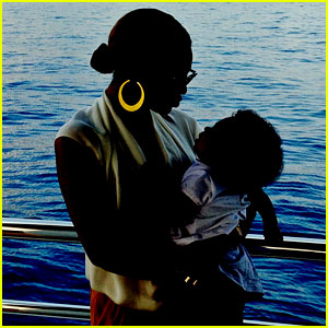 beyonce-shares-new-blue-ivy-photo-for-the-holidays