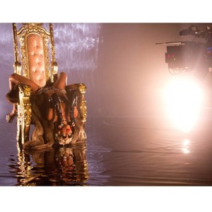 rihanna-pour-it-up-video-7